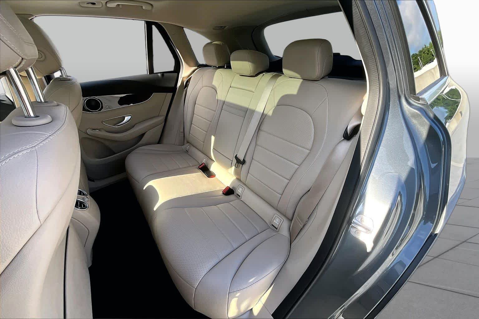 Used 2020 Selenite Grey Metallic Mercedes-Benz GLC 300 image 20