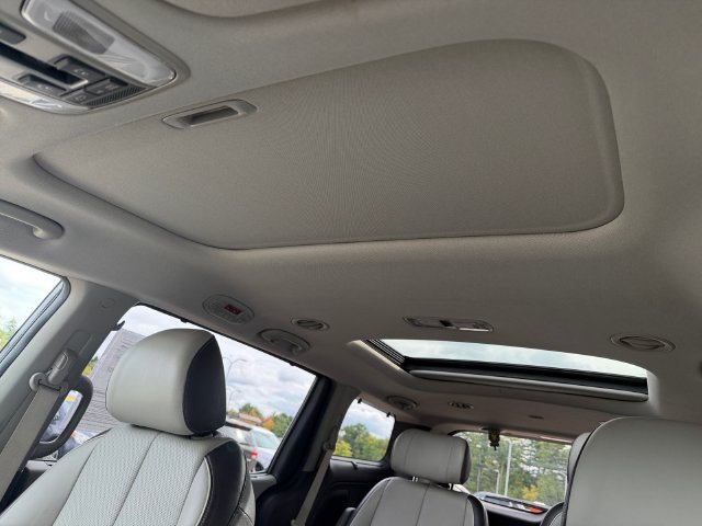 Used 2016 Black Kia SXL image 27