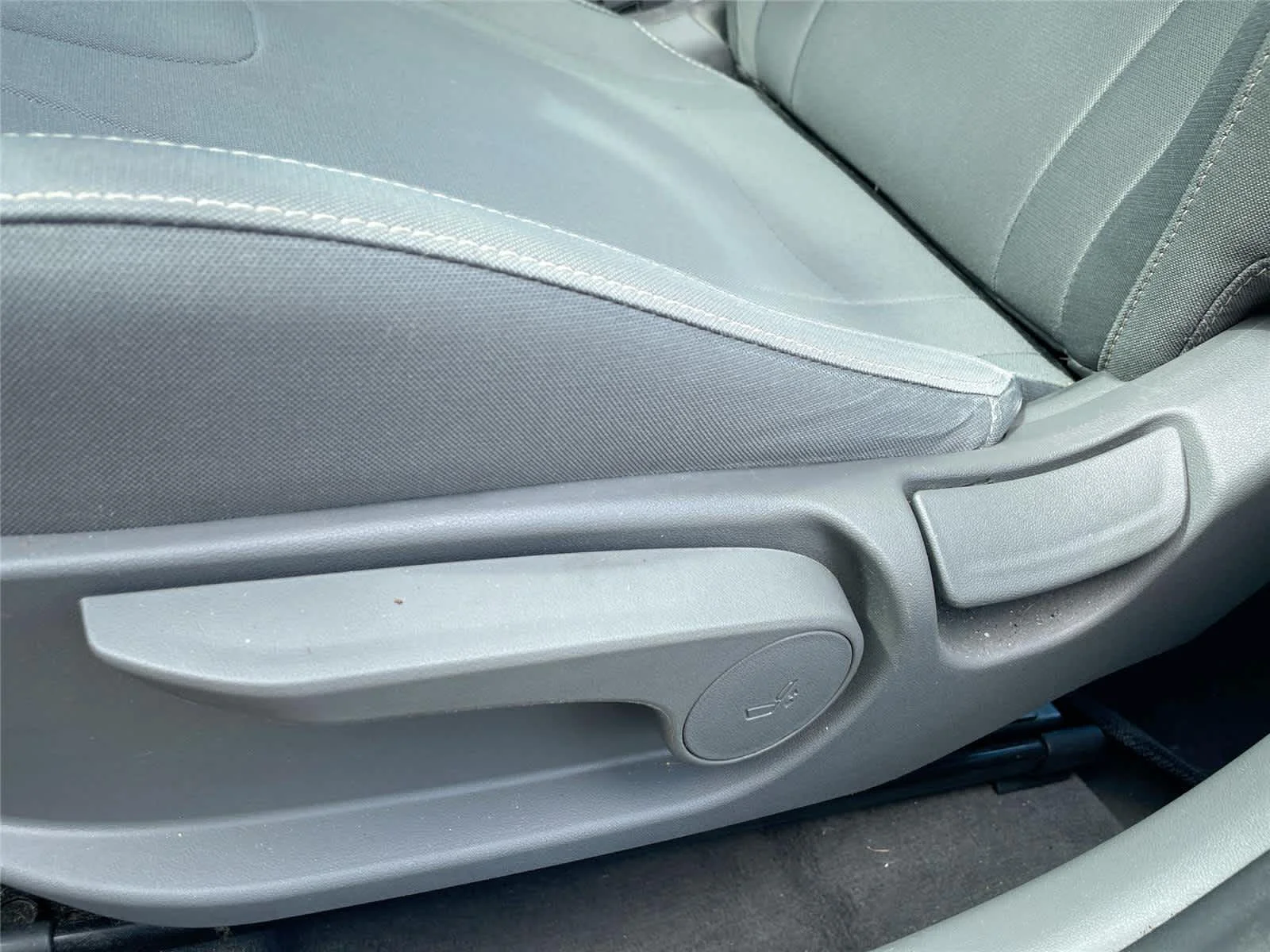 Used 2022 Quartz White Hyundai SEL image 10