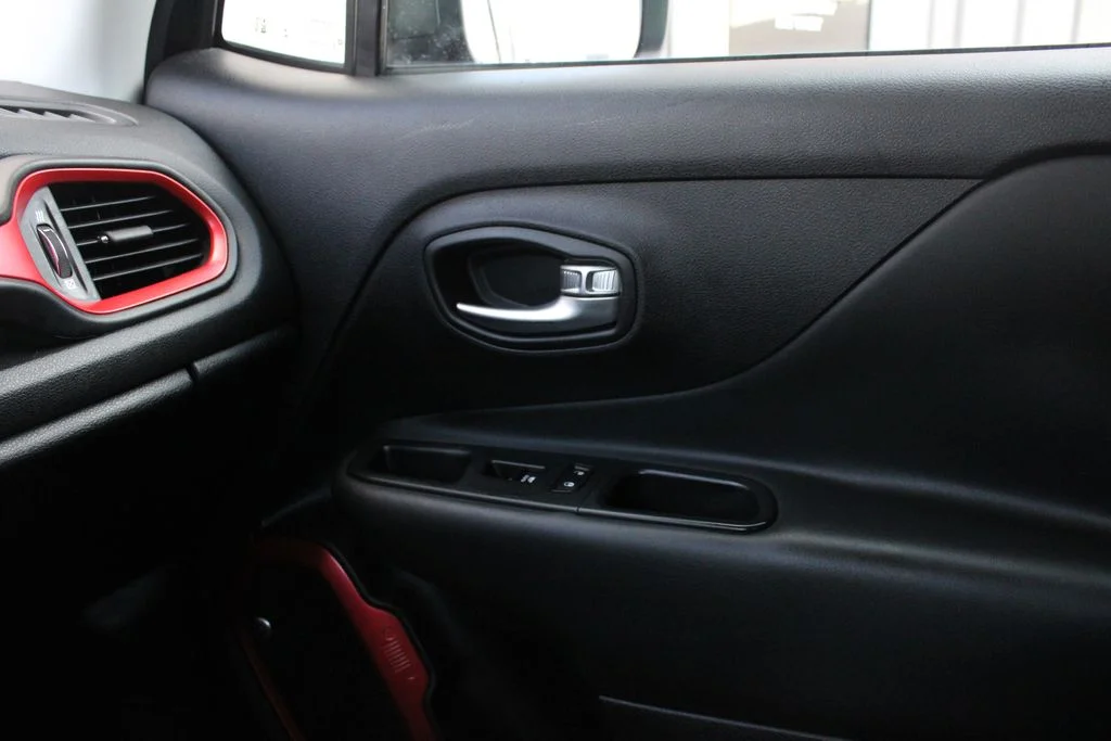 Used 2016 Black Jeep Trailhawk image 19