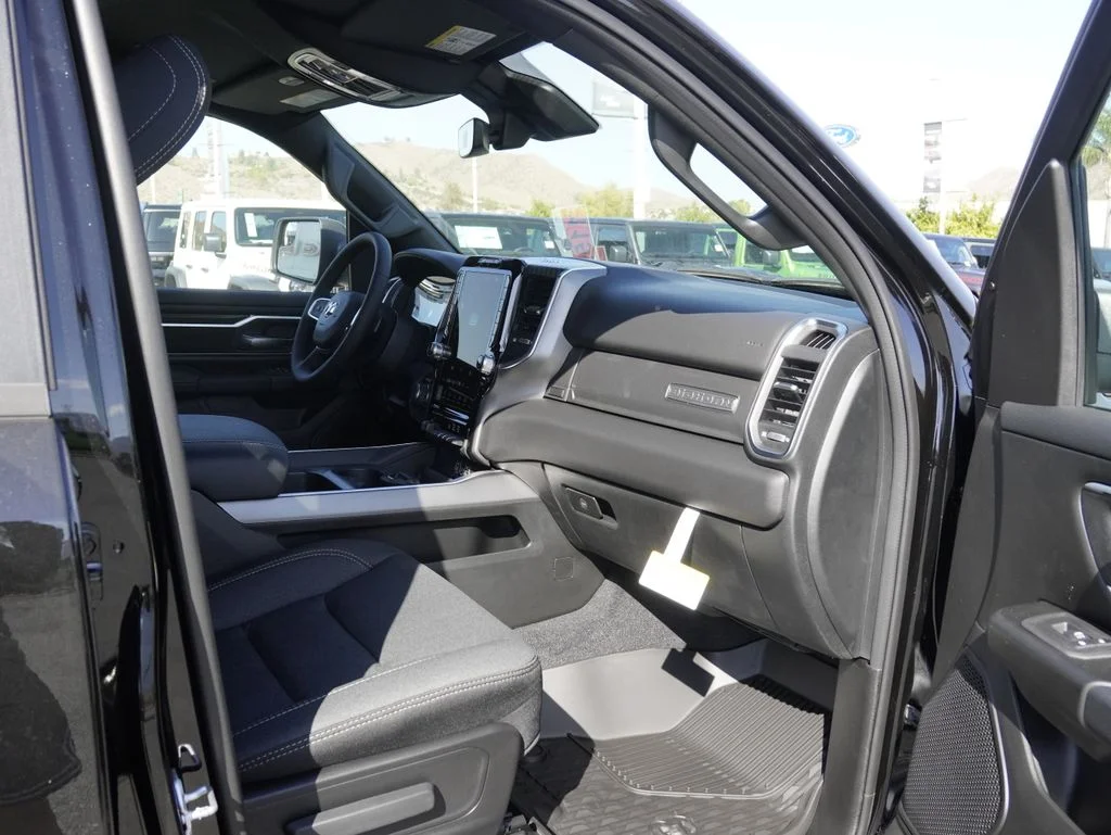 New 2026 Diamond Black Crystal Pearl-Coat Exterior Paint RAM Big Horn/Lone Star image 23