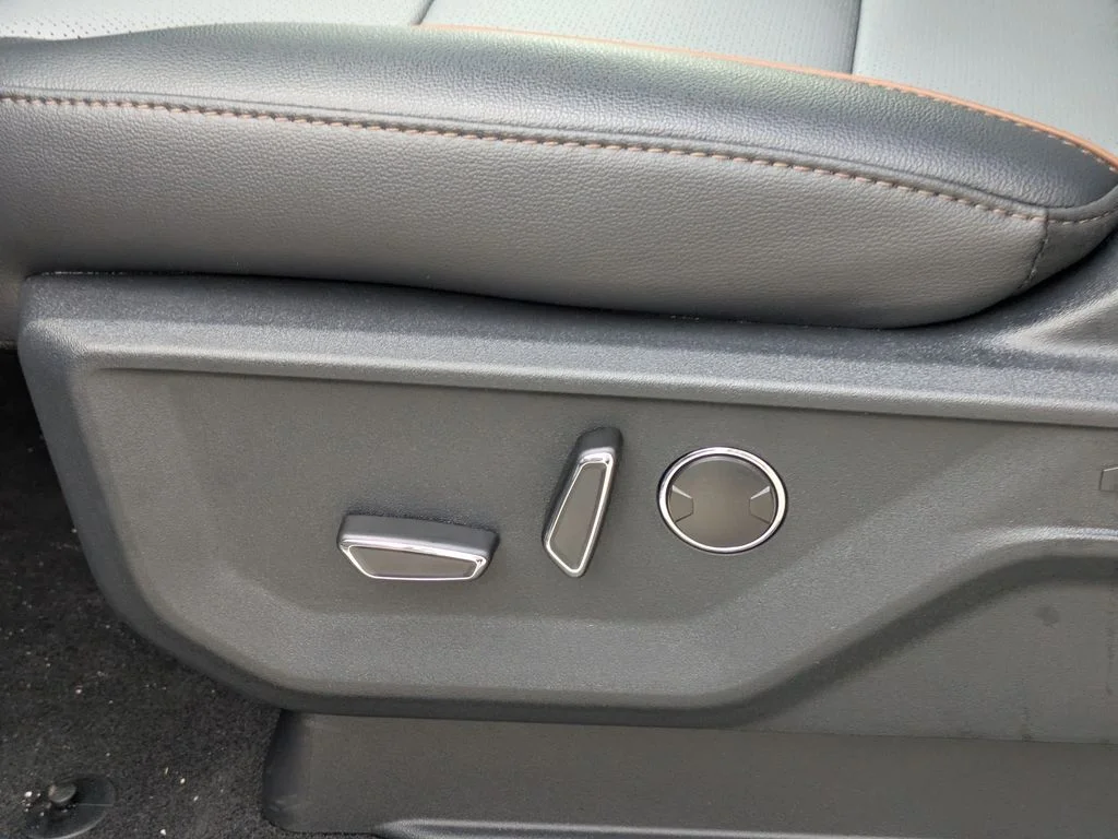 New 2026 Iconic Silver Metallic Ford Lariat image 20