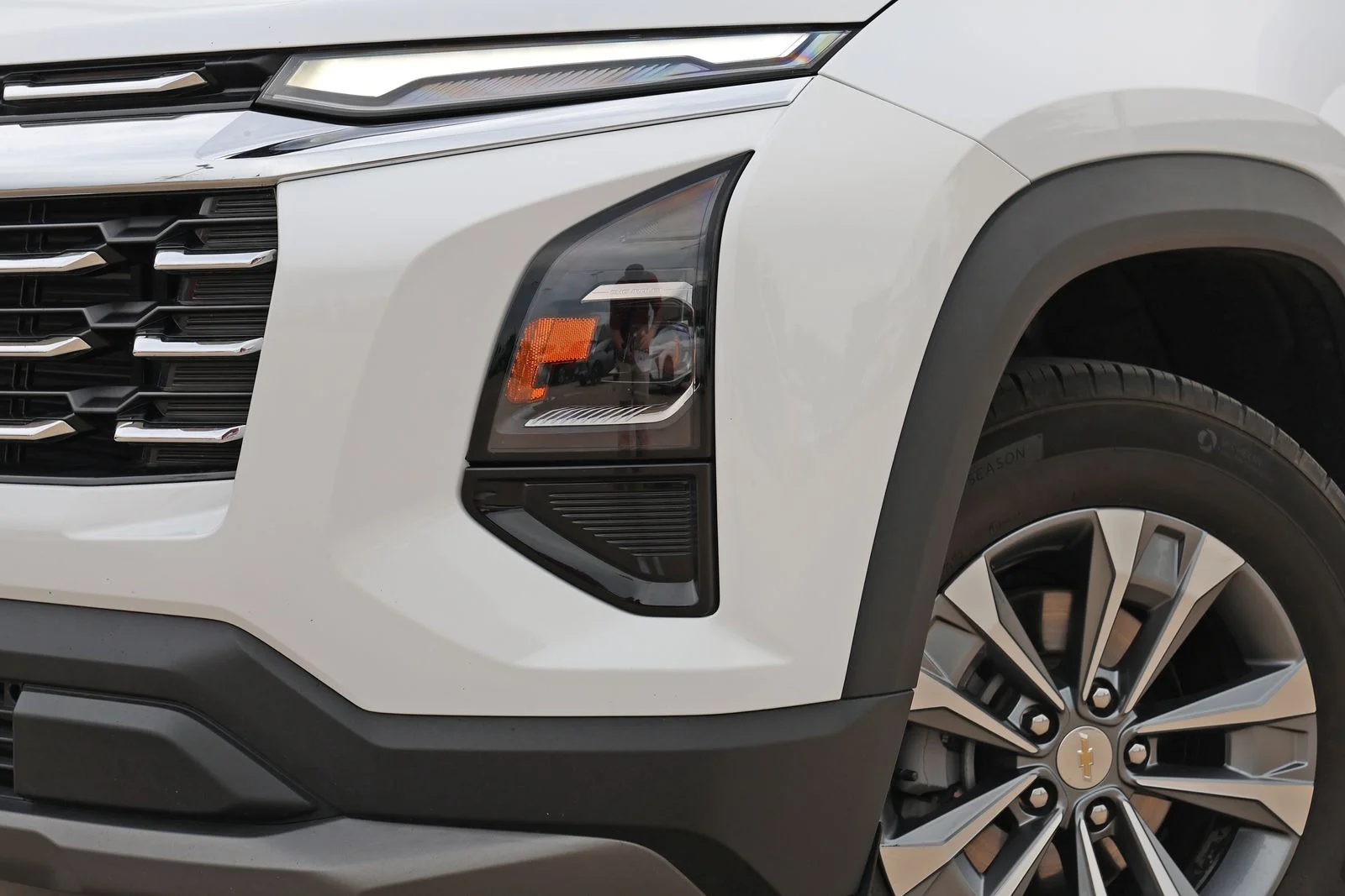 Used 2025 White Chevrolet LT image 12