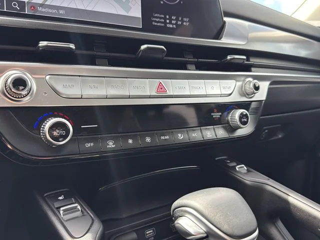 Used 2025 Black Kia S image 21