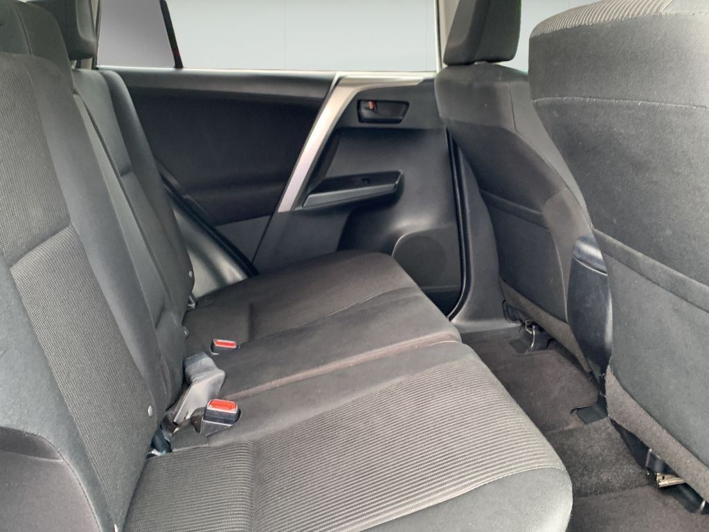 2017 Toyota RAV4 LE - Photo 37