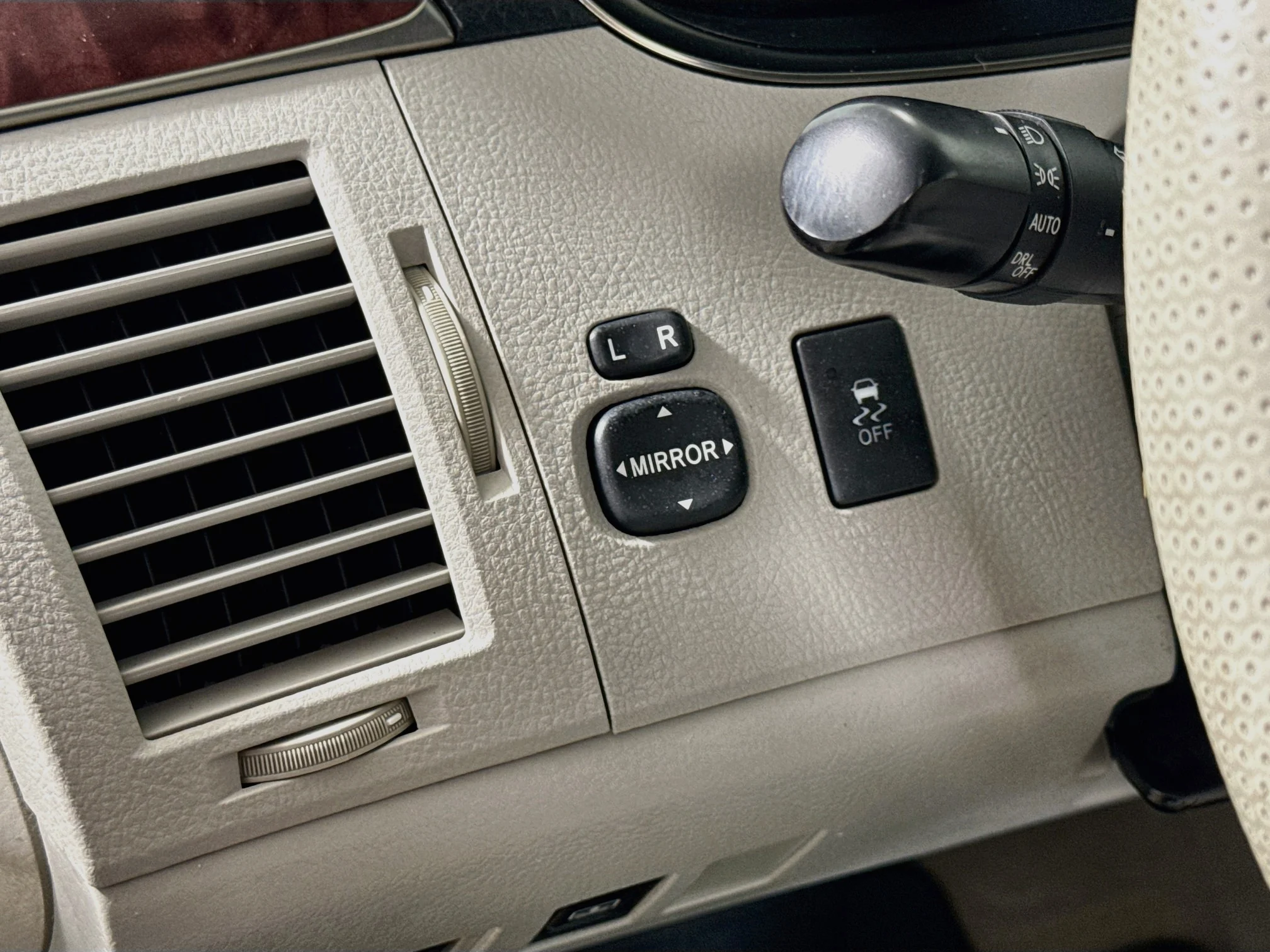 Used 2011 Cypress Pearl Toyota Limited image 10
