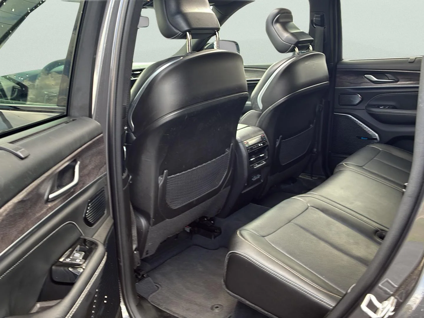Used 2023 Baltic Gray Metallic Clearcoat Jeep Overland image 14