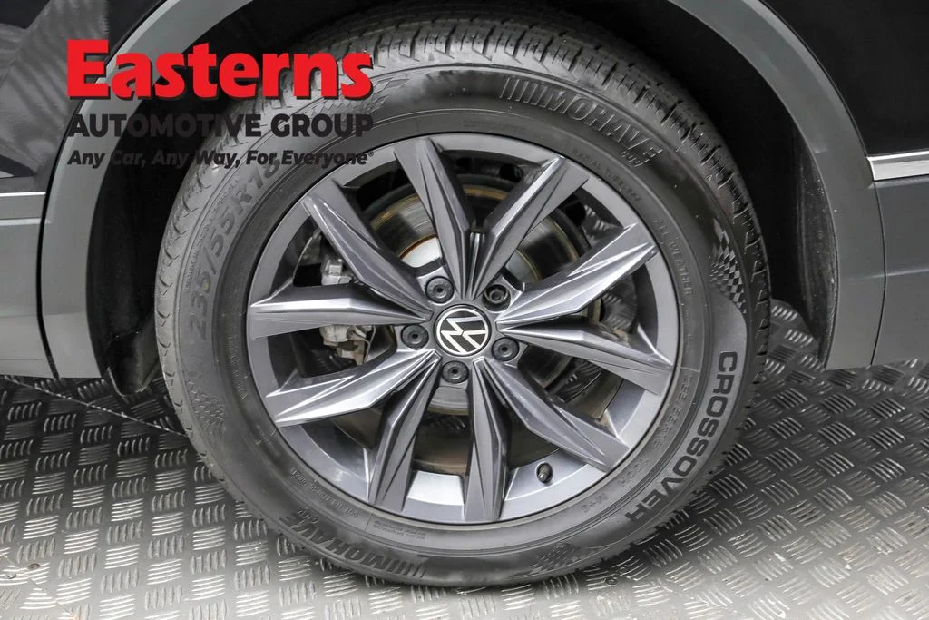 Used 2022 Black Volkswagen 2.0T SE image 8
