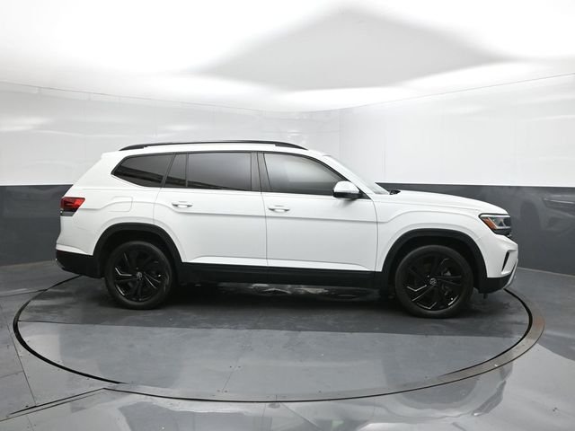 Used 2022 White Volkswagen 3.6L V6 SE w/Technology image 15