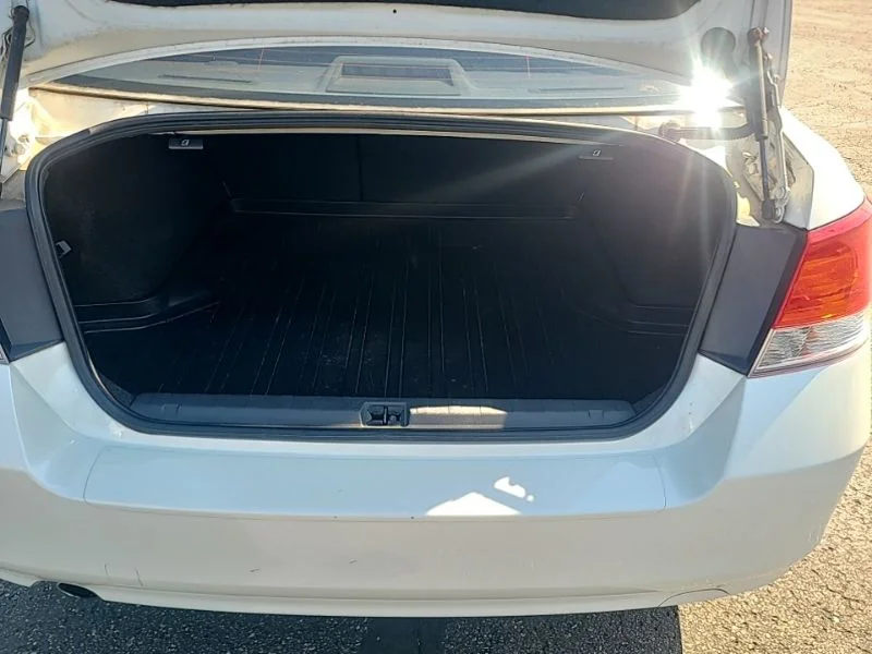Used 2014 White Subaru 2.5i image 11