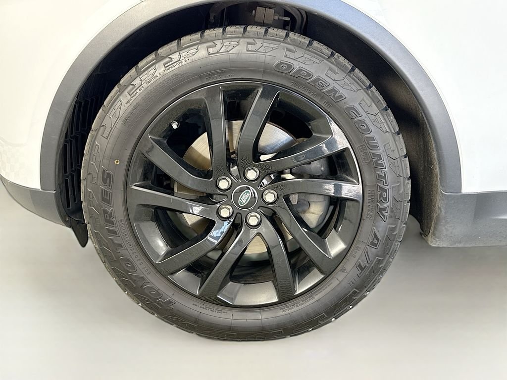 Used 2018 White Land Rover HSE image 32
