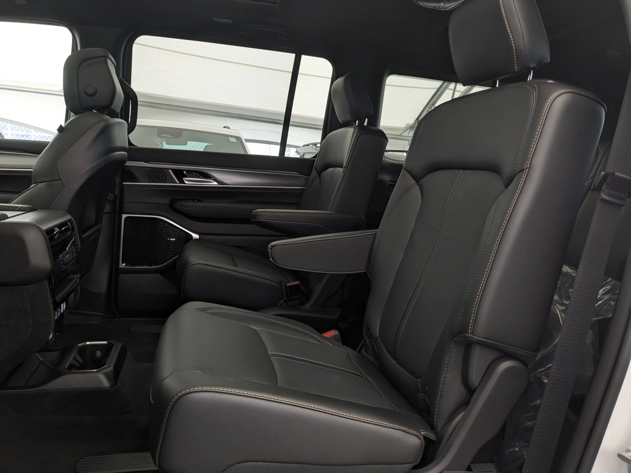 New 2026 White Jeep 85th Anniversary - - McIntosh 19 Spkr Audio - 3 Panel Sunroof - 22 Wheels - Surround View & More! image 29