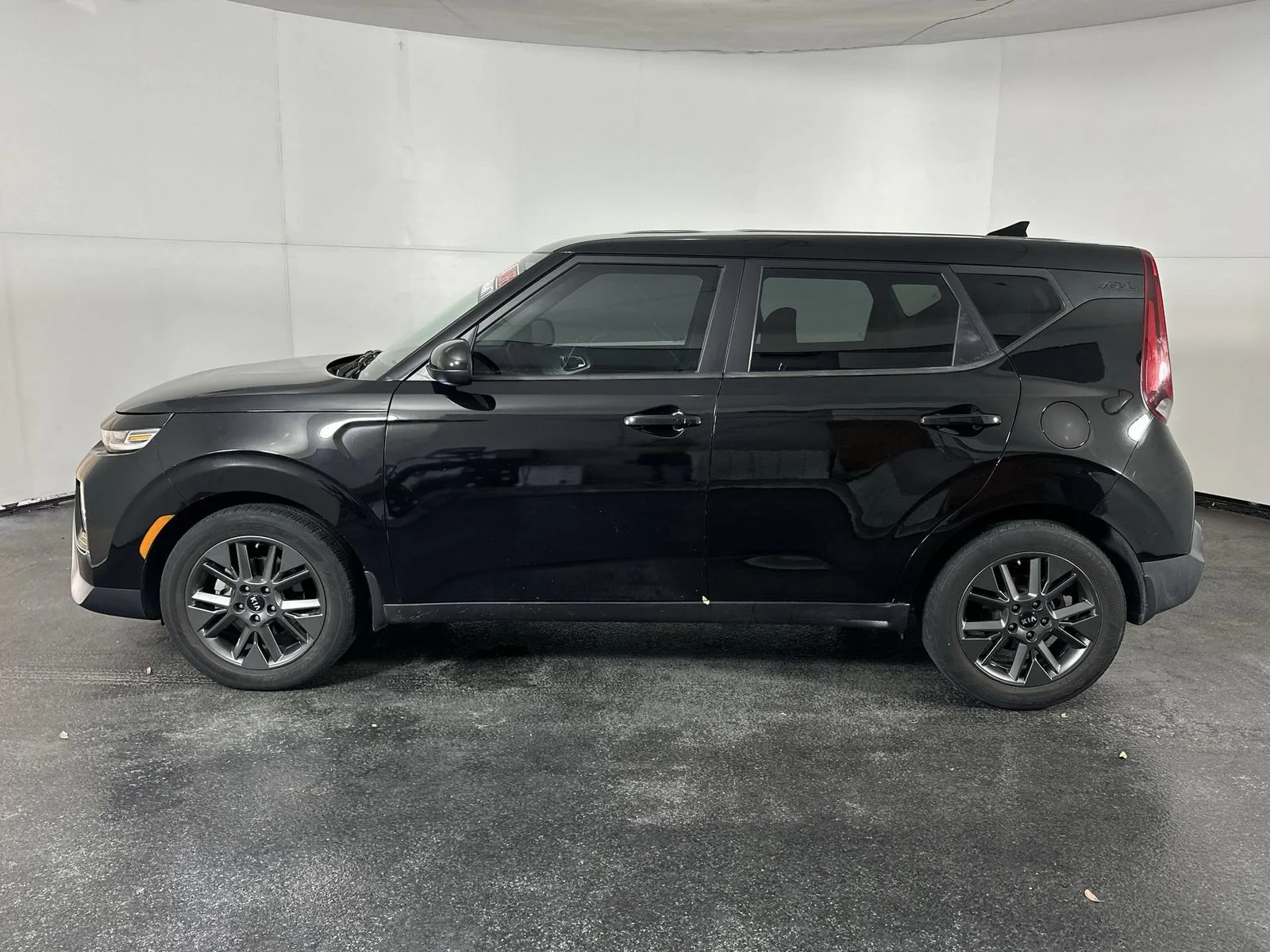 Used 2020 Black Kia EX image 5