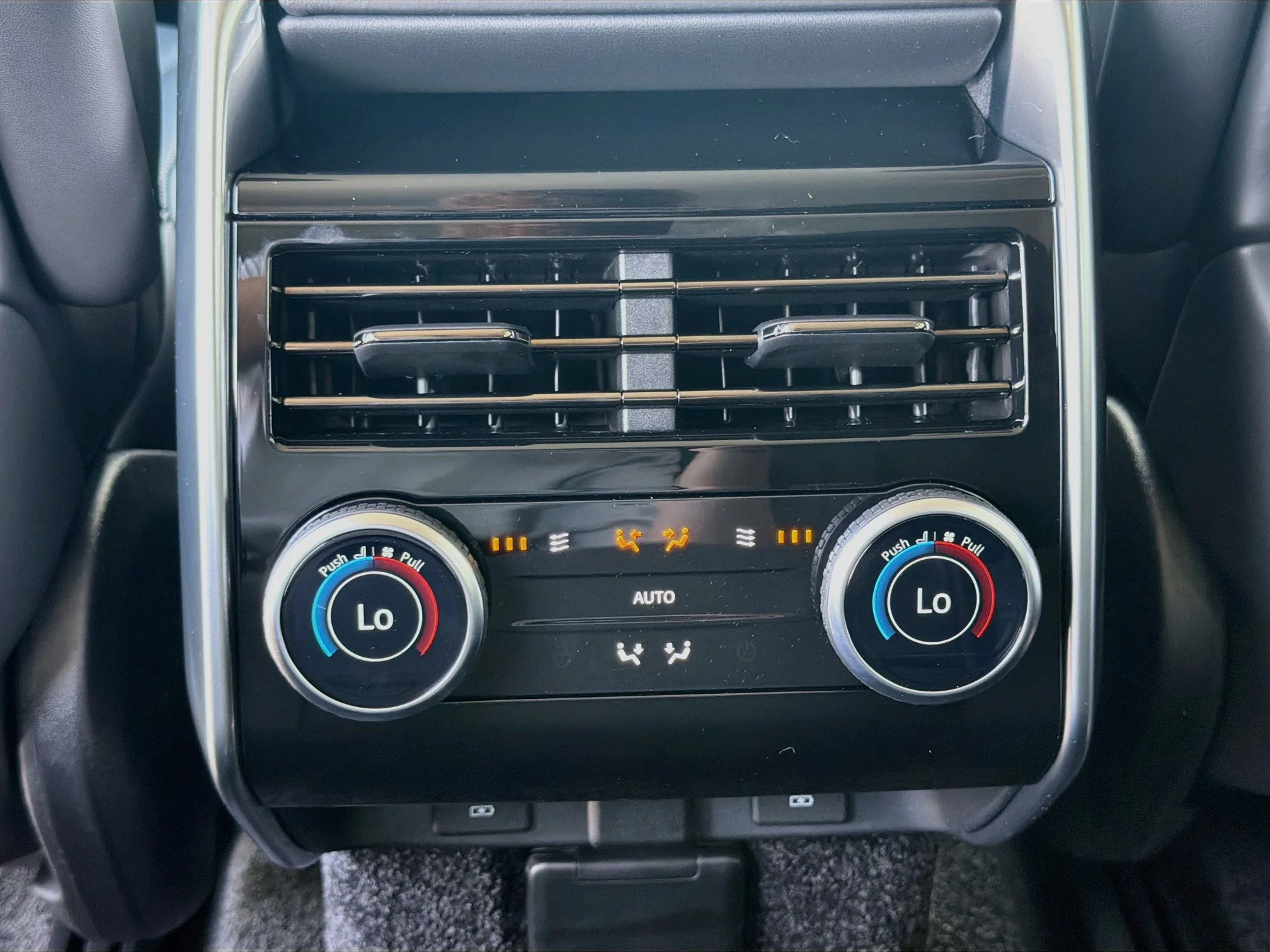 New 2026 Santorini Black Land Rover SE image 21