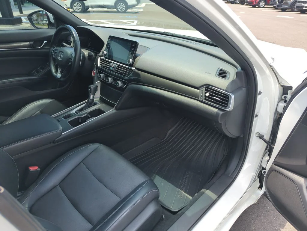 Used 2018  Honda Sport image 34