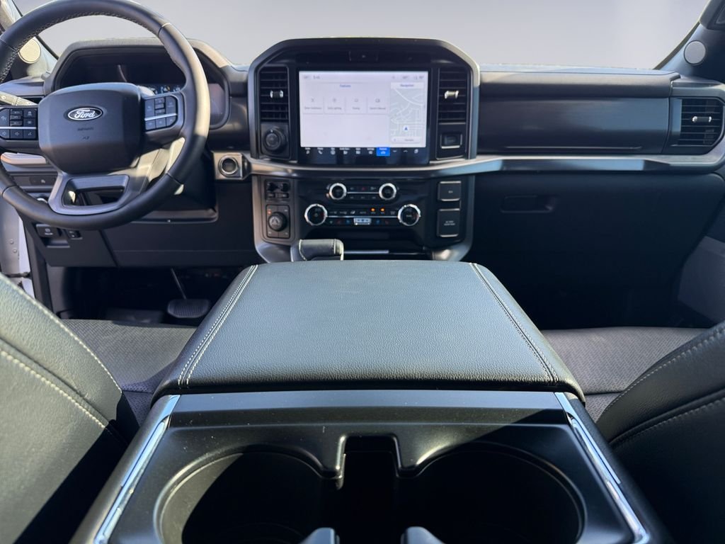 Used 2025  Ford Lariat image 13
