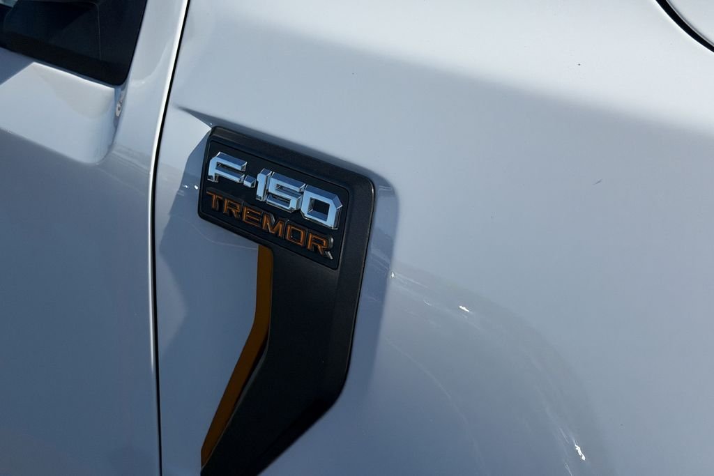New 2026 Oxford White Ford Tremor® image 5