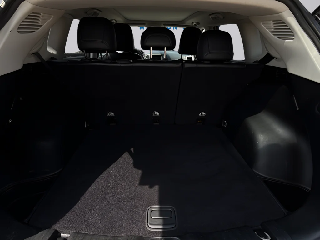 Used 2018 White Clearcoat Jeep Latitude image 30