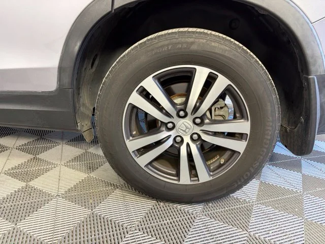 Used 2018 Silver Honda EX-L image 48