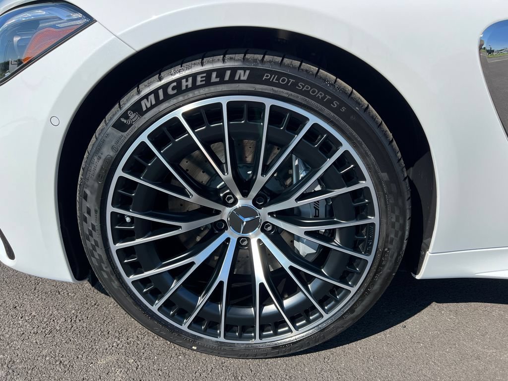 New 2026 MANUFAKTUR Moonlight White Metallic Mercedes-Benz AMG® CLE 53 4MATIC+ Coupe image 69