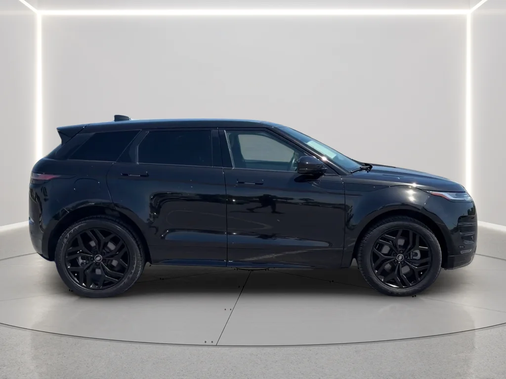 Used 2022 Black Land Rover Dynamic image 4