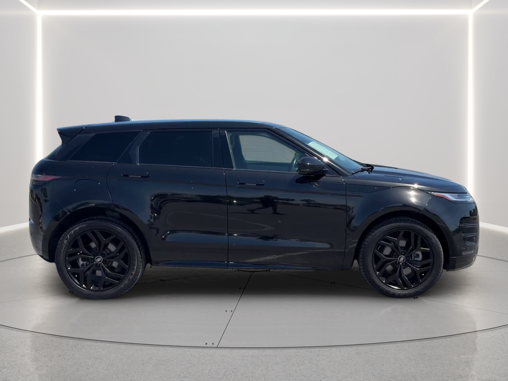 Used 2022 Black Land Rover Dynamic image 4