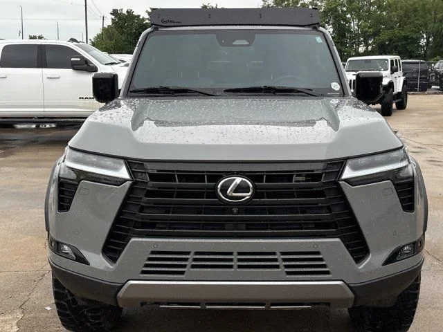 Used 2024  Lexus 550 Overtrail+ image 12