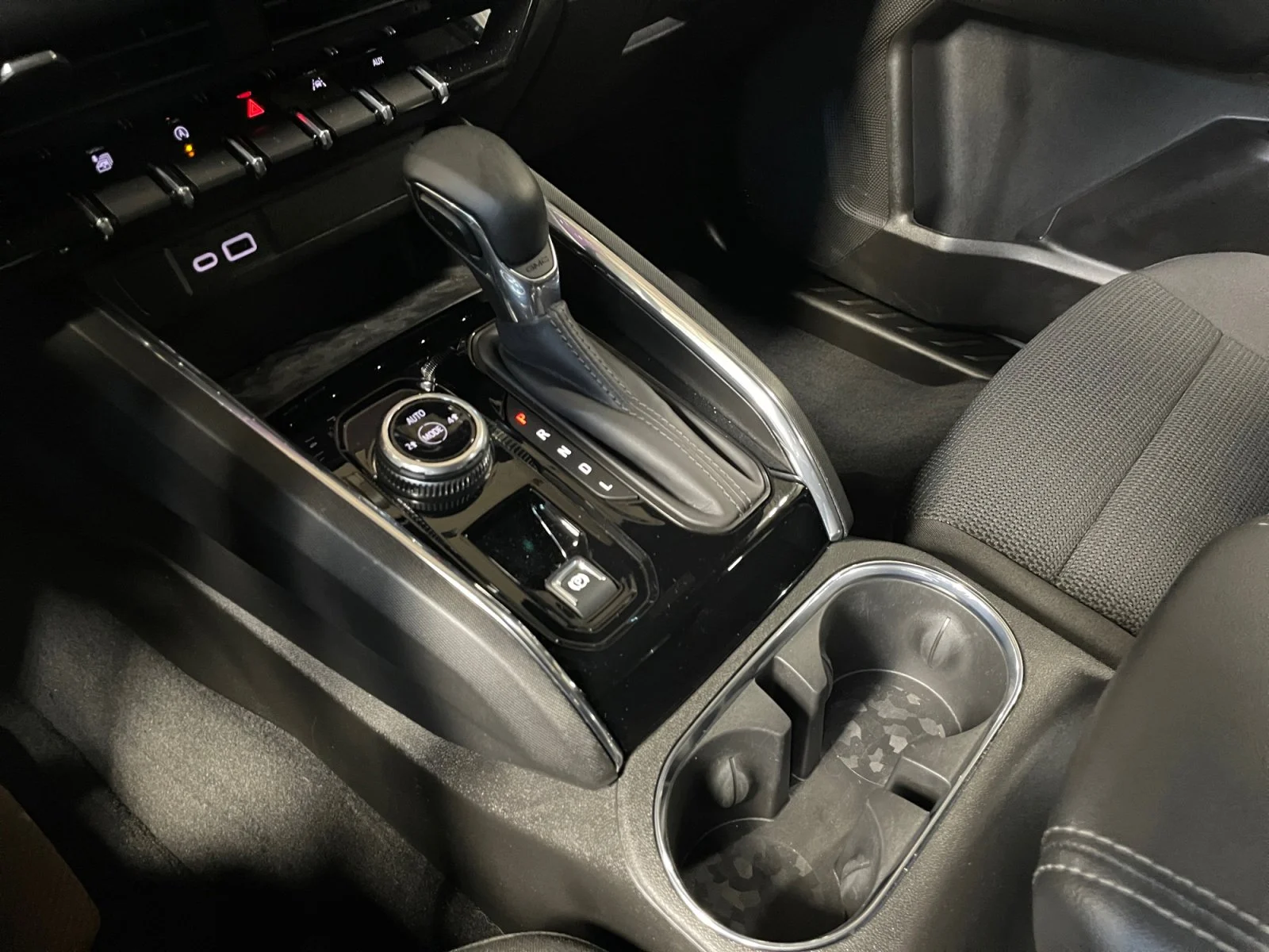 Used 2025 Red GMC Elevation Crew Cab image 18