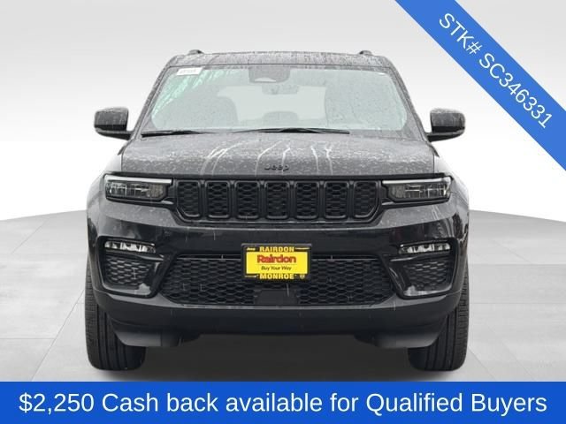 New 2025 Diamond Black Crystal Pearl-Coat Exterior Paint Jeep Limited image 2