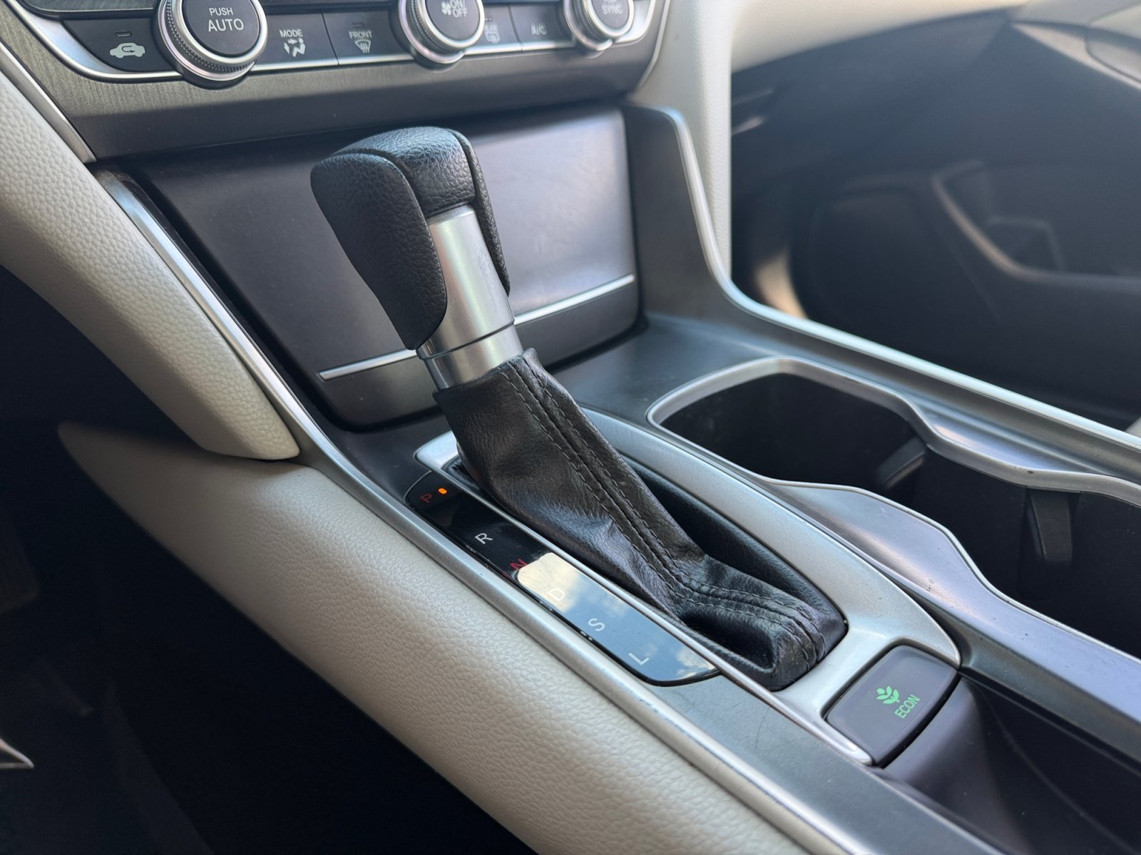 2018 Honda Accord LX - Photo 23