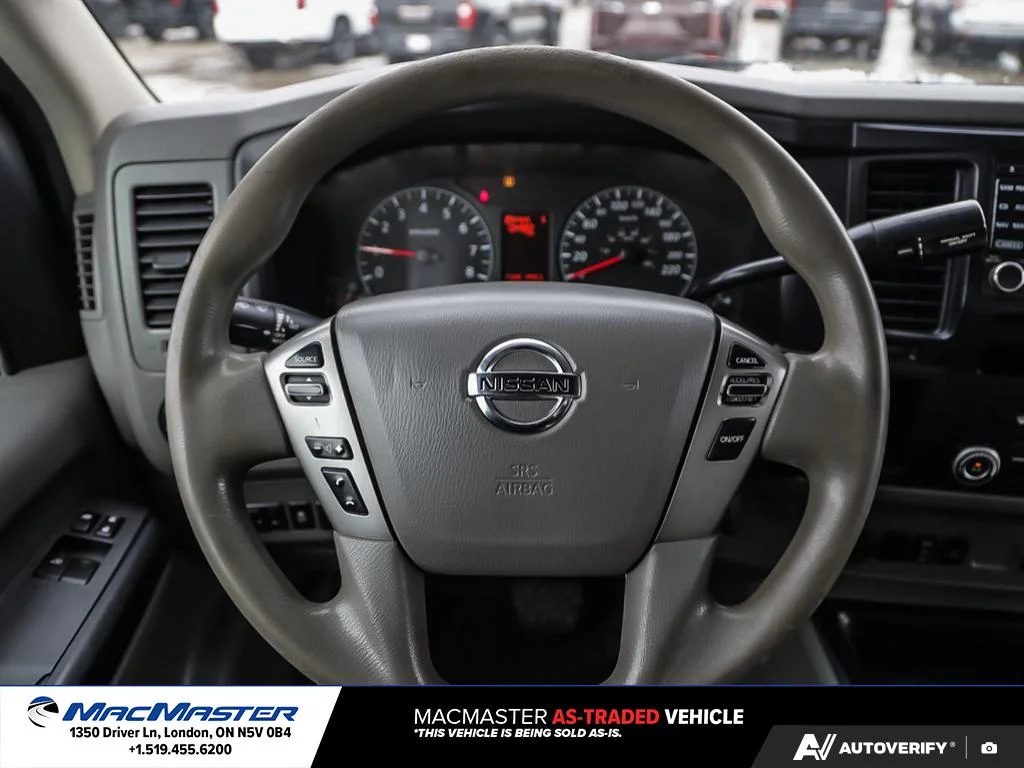 Used 2017  Nissan  image 17