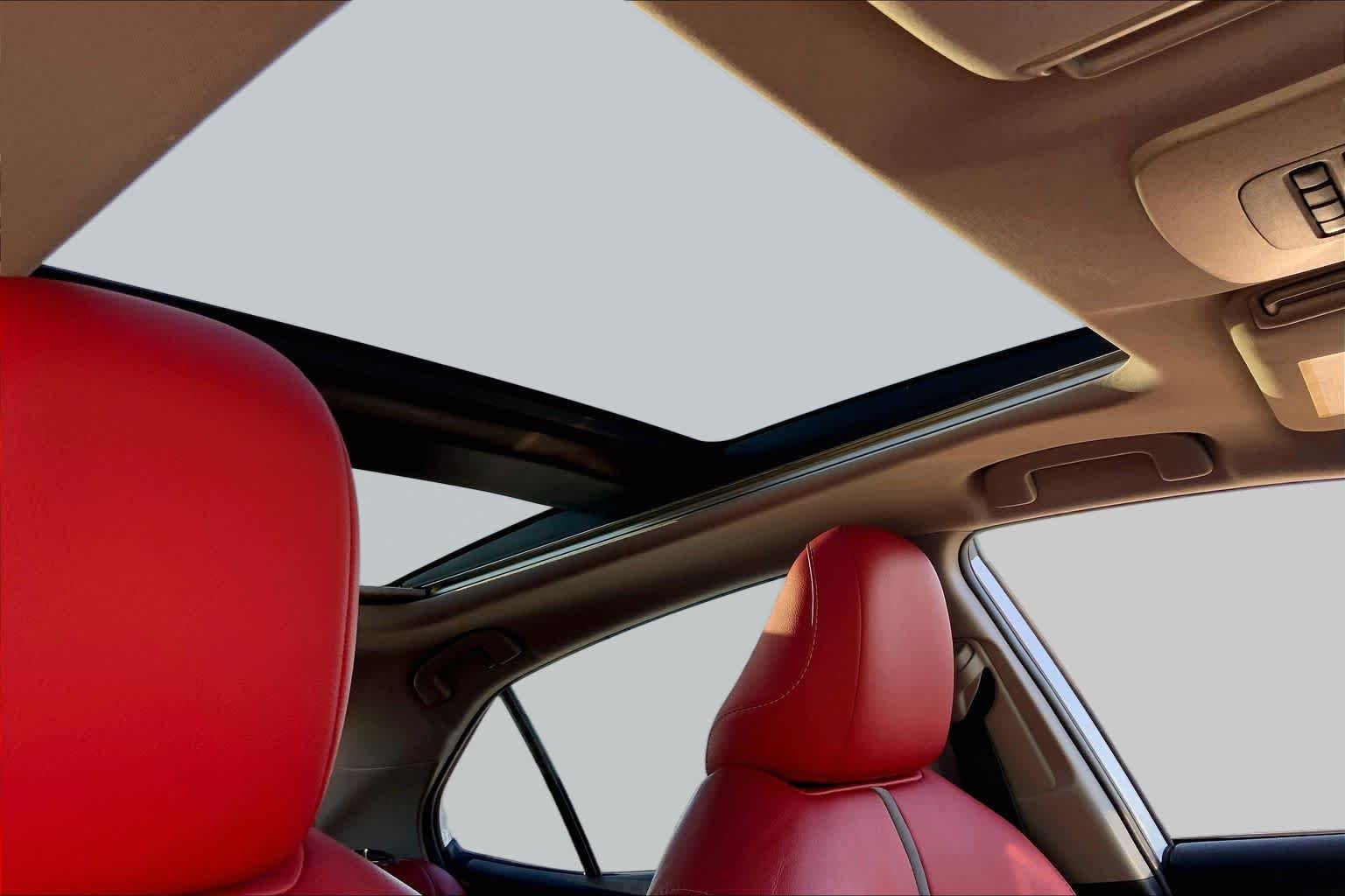 Used 2019 Wind Chill Pearl Toyota XSE image 14