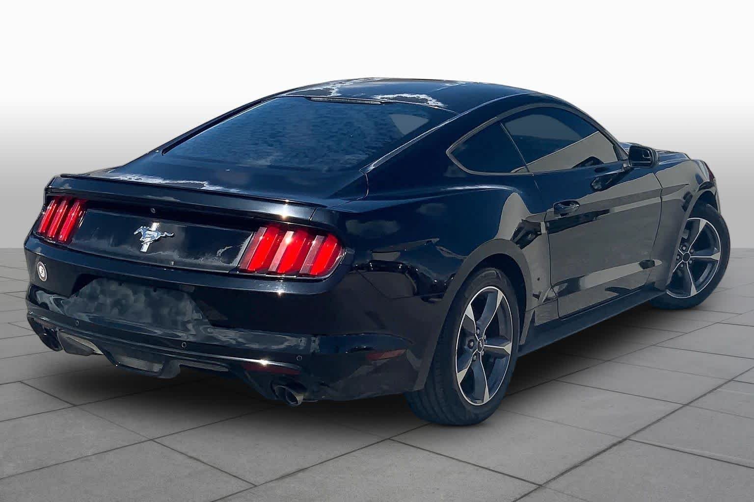 Used 2015 Black Ford V6 image 12