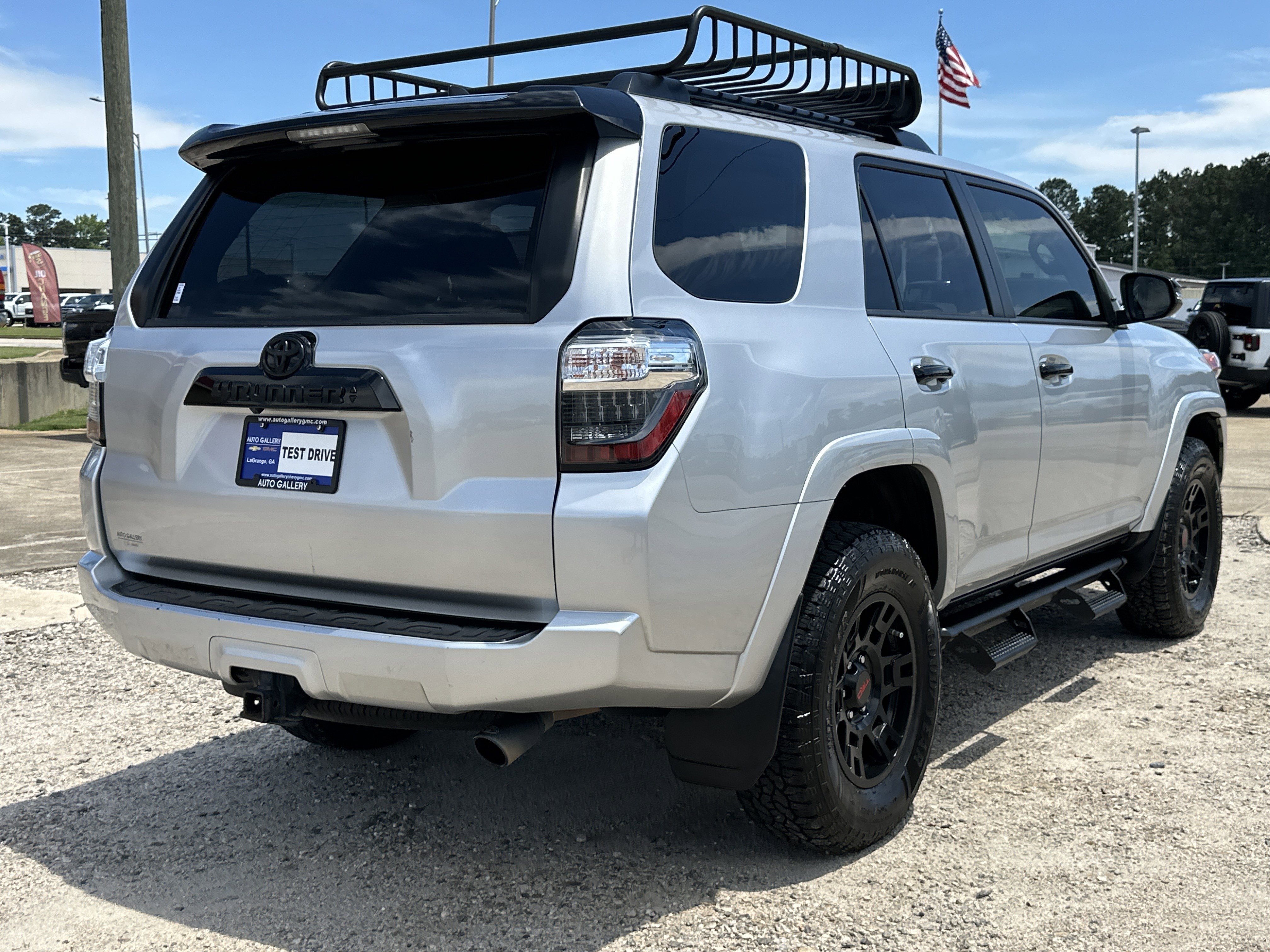 Used 2021 Classic Silver Metallic Toyota Venture image 6