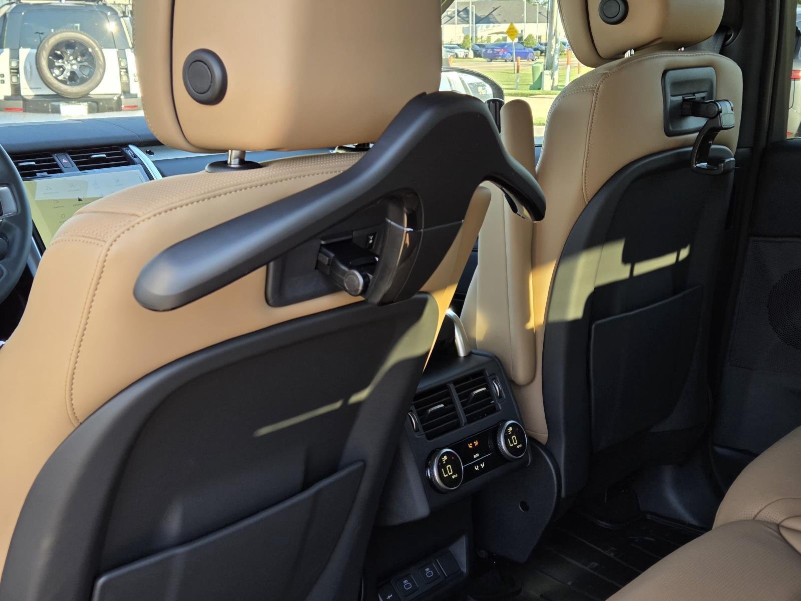 New 2026 Santorini Black Land Rover Dynamic SE image 36