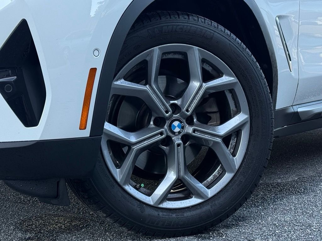 Used 2024 White BMW xDrive30i image 9