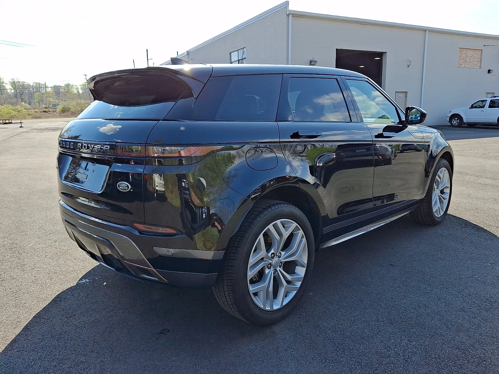 Certified Used 2023 Santorini Black Metallic - 1AG Land Rover R-Dynamic SE image 4