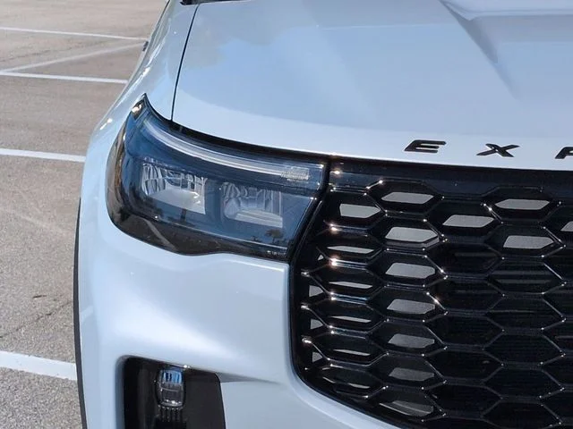 New 2026 Space White Metallic Ford ST-Line image 10