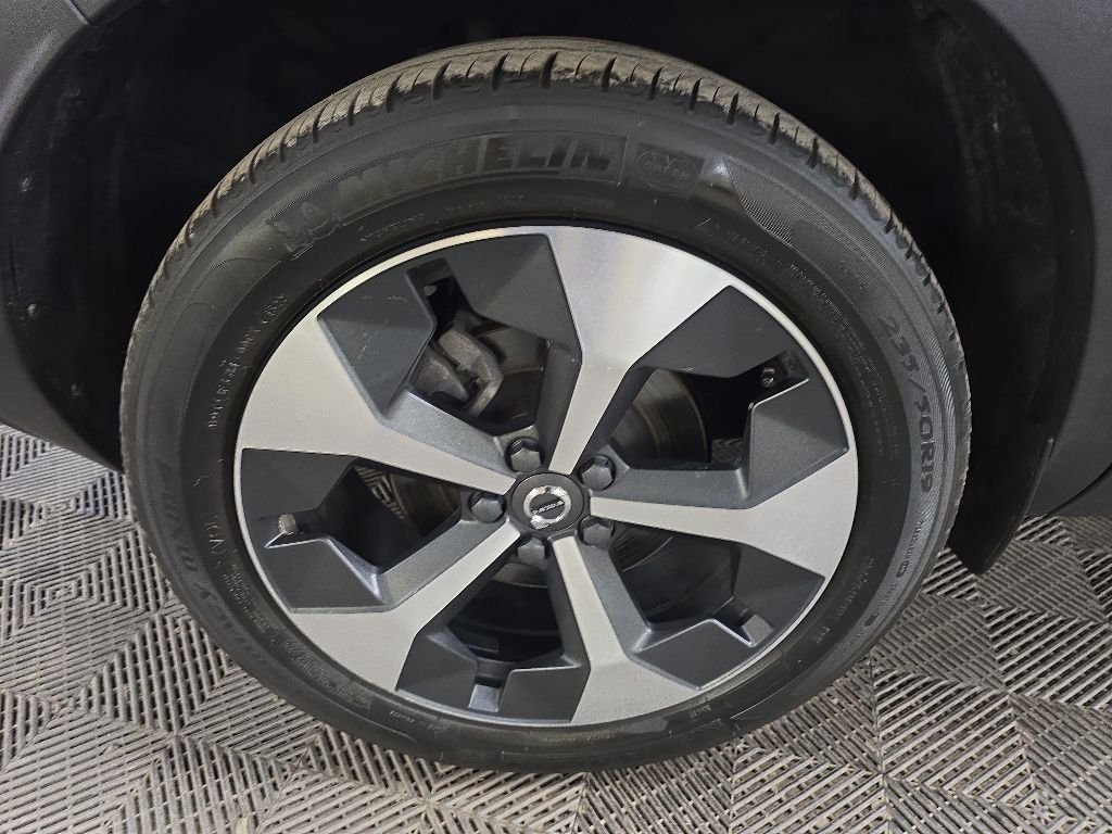 2023 Volvo XC40 Plus - Photo 14