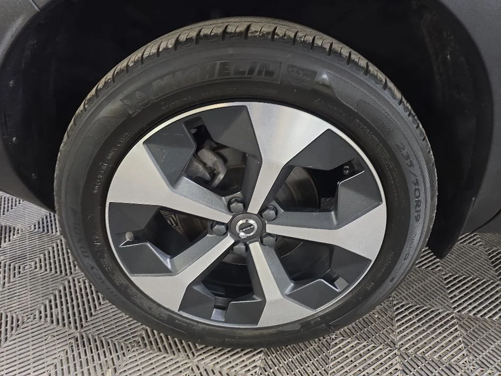 2023 Volvo XC40 Plus - Photo 14