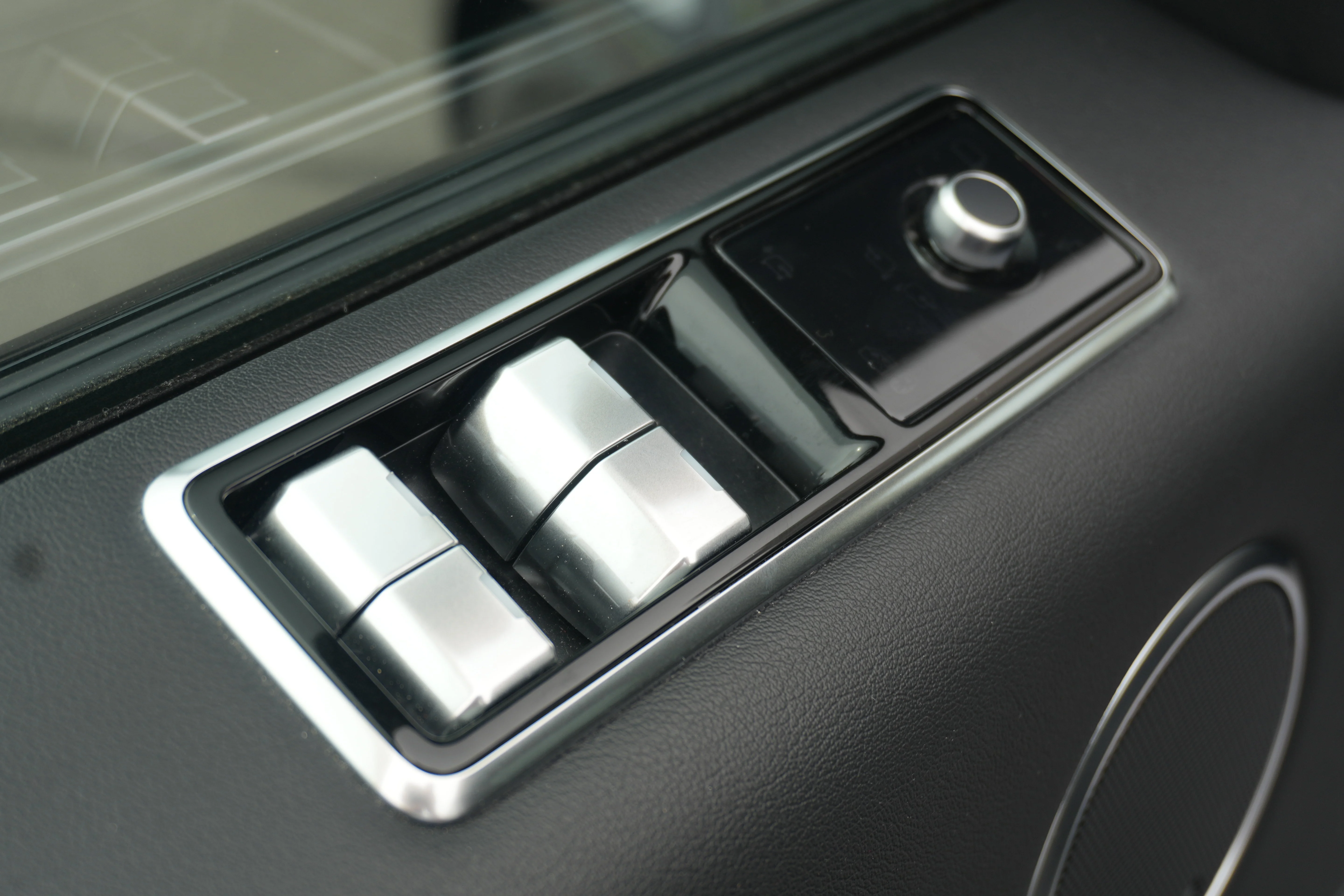 Used 2022 Eiger Grey Metallic Land Rover HSE Silver Edition image 20