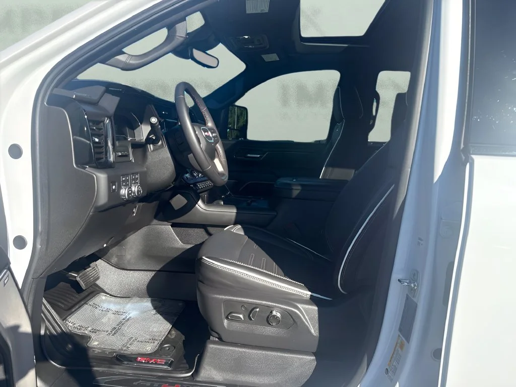 Used 2025 White GMC AT4X image 10