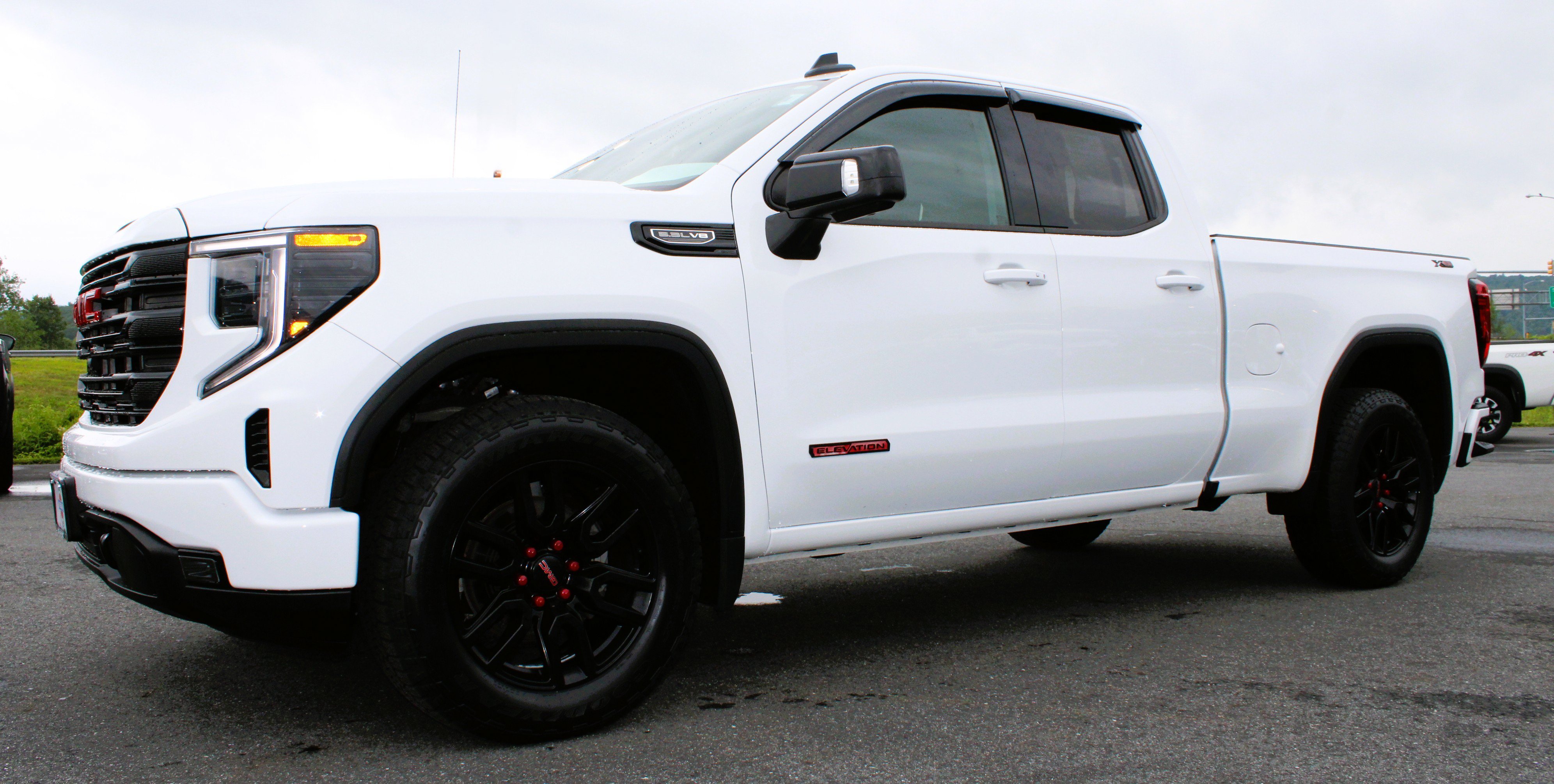 Used 2023 Summit White GMC Elevation image 13