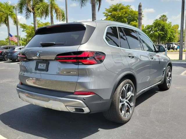 Used 2024 Gray BMW sDrive40i image 4