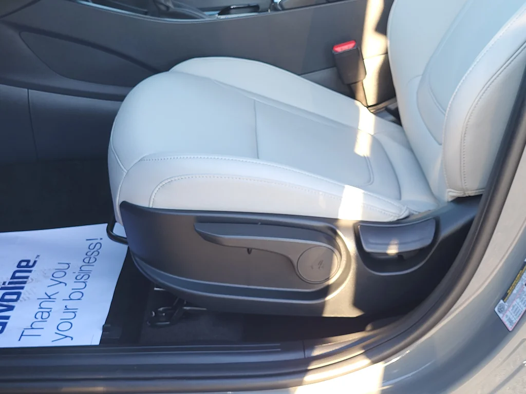 New 2027 Hampton Gray Hyundai SE image 20