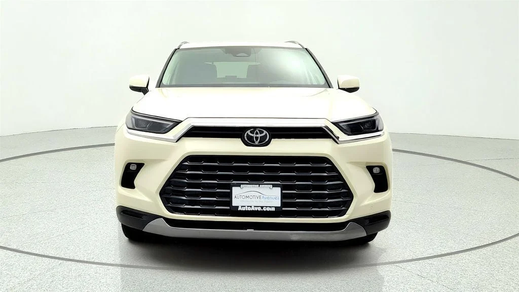Used 2024 Wind Chill Pearl Toyota Limited AWD image 2