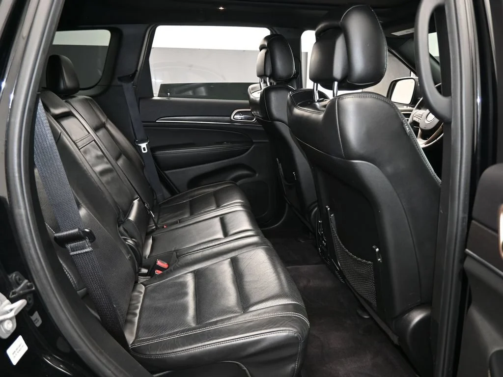 Used 2017 Diamond Black Crystal Pearlcoat Jeep Limited image 40