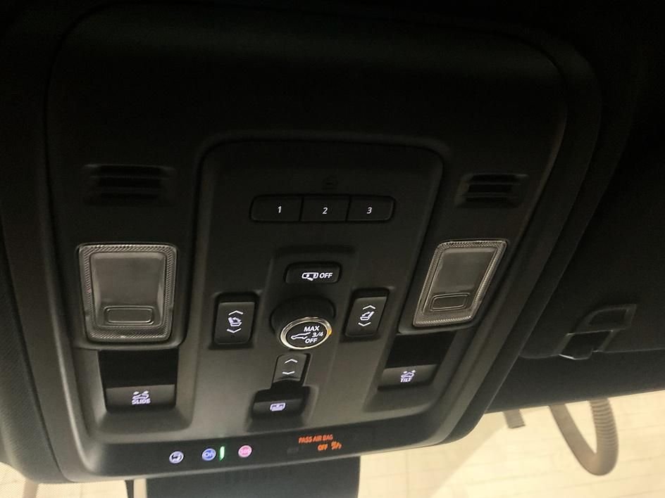 Used 2023 White Chevrolet High Country image 23