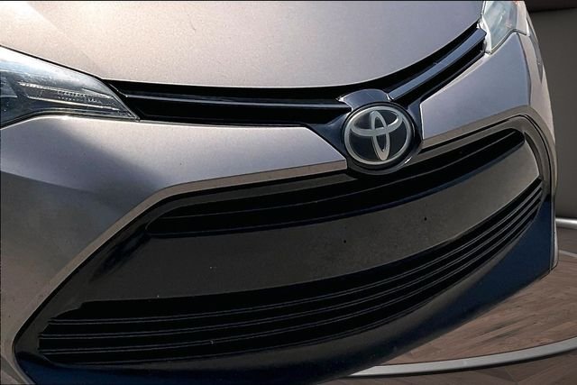 Used 2018 Gray Toyota LE image 26