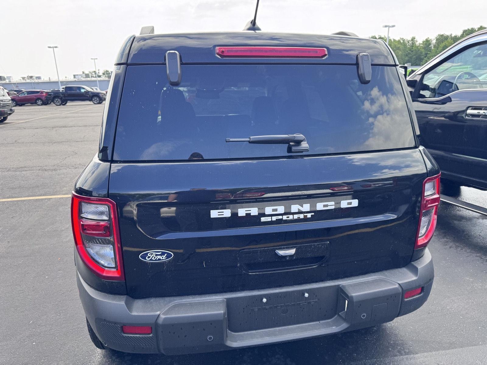 Used 2026 Shadow Black Ford Outer Banks image 5